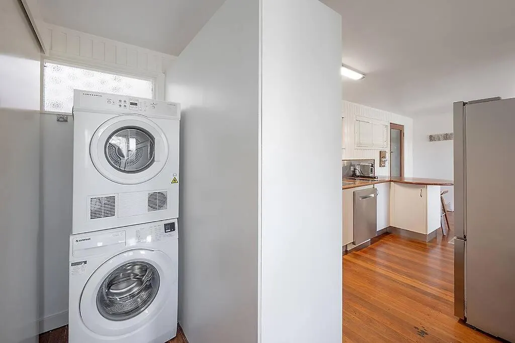 Serenity By The Sea 2-Bd Ocean Glimpse, 200M Beach Noosa Heads Apartment